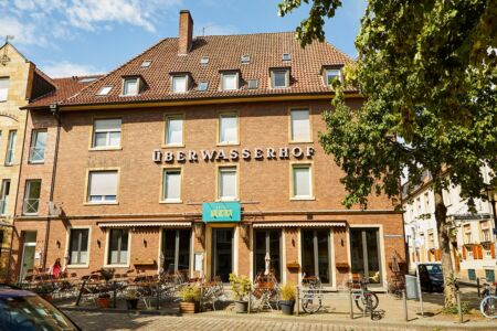 Side entrance Überwasserstraße